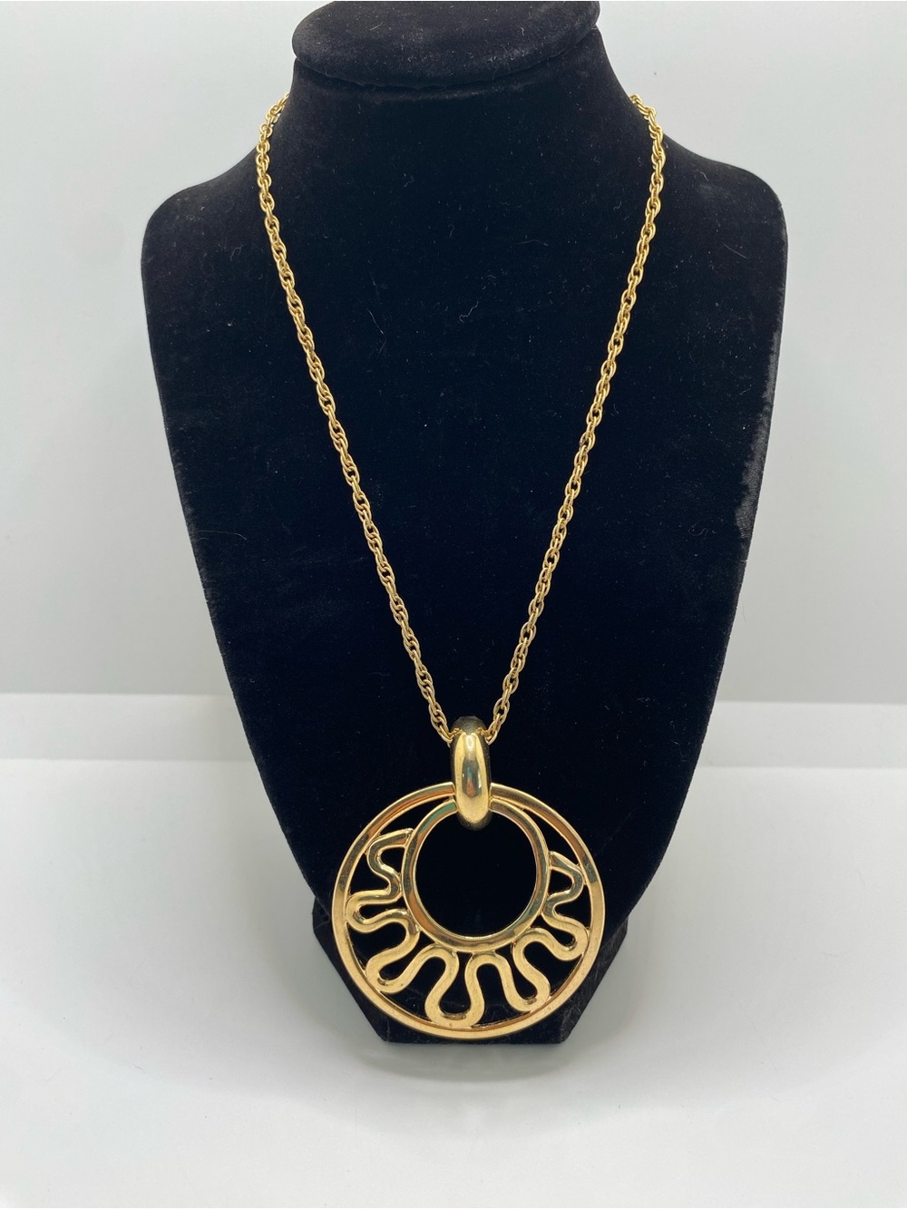 Vintage Sarah Coventry "Golden Nile" Necklace Pendant Best Seller 24" Chain
